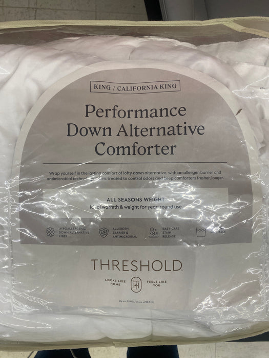 THRESHOLD.KING / CALIFORNIA KING Performance Down Alternative Comforter 4A