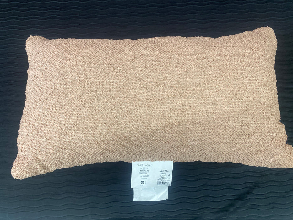 TOSS PILLOW Fiber: Shell: 100% Polyester Outer Filling: 100% Polyester Inner Lining: 100% Olefin Filling: 100% Polyester Care: Spot clean. 4E