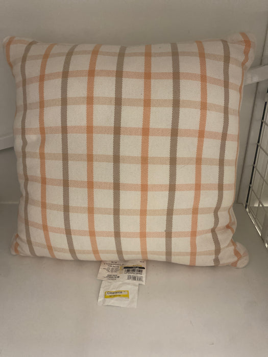 THRESHOLD TOSS PILLOW Shell: 100% Cotton; Filling Cover: 100% Polypropy Filling: 100% Polyester. Care: Spot Clean. 4B