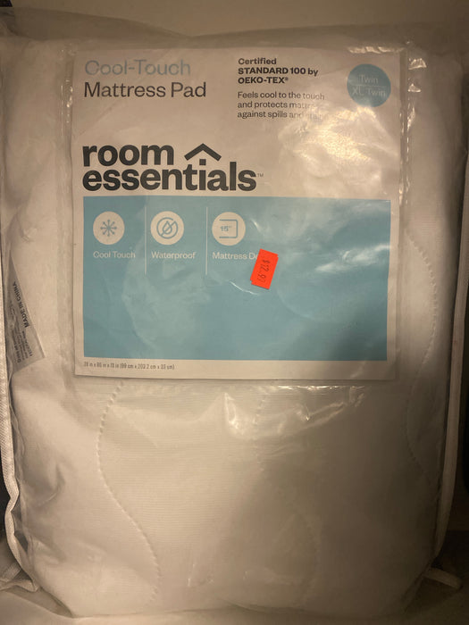 Room Essentials - cool touch  Mattress pad