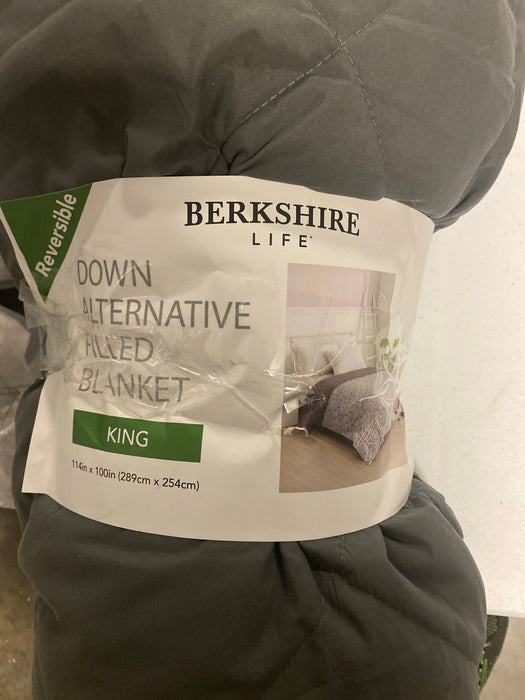 Berkshire down alternative filled blanket